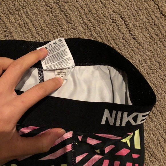 FREE Nike bag + Nike Pro legging+ dry fit Legging - Picture 5 of 8